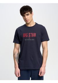 Big-Star - Koszulka męska o klasycznym kroju Bruno 403. Okazja: na co dzień. Kolor: niebieski. Materiał: tkanina, jeans, denim. Wzór: napisy, aplikacja, nadruk. Styl: klasyczny