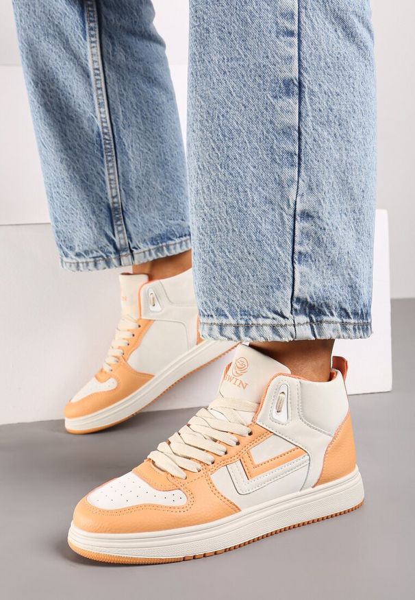 Renee - Beżowo-Pomarańczowe Sneakersy Maeramia. Okazja: na co dzień. Kolor: beżowy. Materiał: jeans, jersey