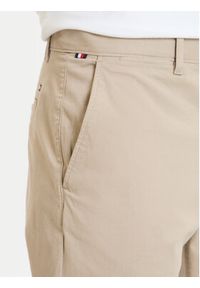 TOMMY HILFIGER - Tommy Hilfiger Chinosy Denton Essential MW0MW40262 Beżowy Straight Fit. Kolor: beżowy. Materiał: bawełna #4