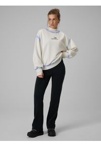4f - 4F Bluza dresowa regular bez kaptura damska - biała XL. Okazja: na co dzień. Typ kołnierza: bez kaptura. Kolor: beżowy. Materiał: dresówka. Styl: casual, vintage #2
