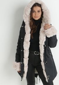 Born2be - Czarno-Beżowa Kurtka Parka z Futerkiem Koni. Kolor: czarny. Materiał: futro. Sezon: zima, jesień