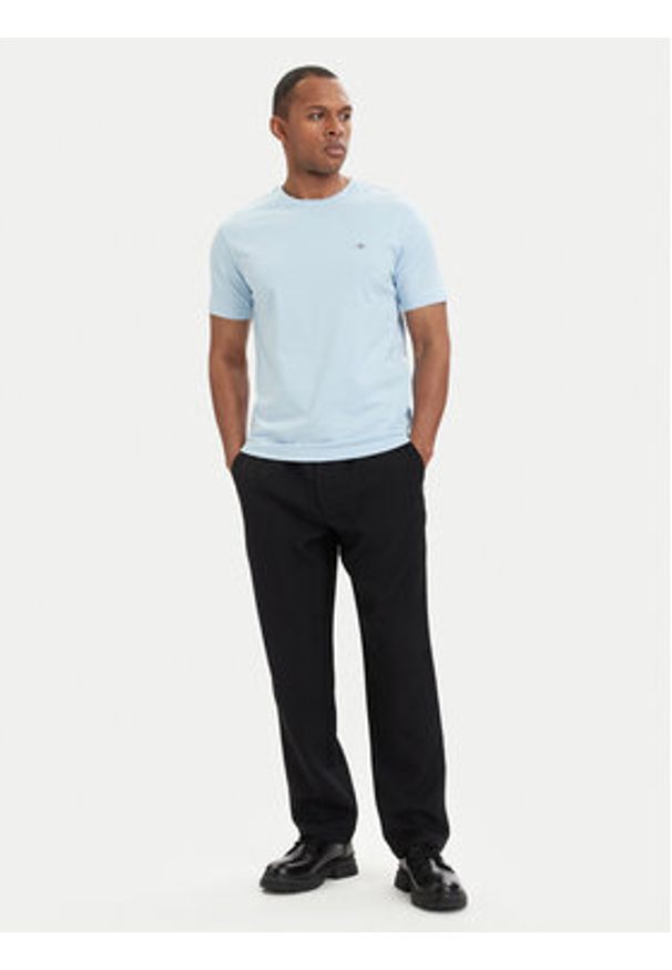 GANT - Gant T-Shirt Shield 2003184 Niebieski jasny Regular Fit. Kolor: niebieski. Materiał: bawełna