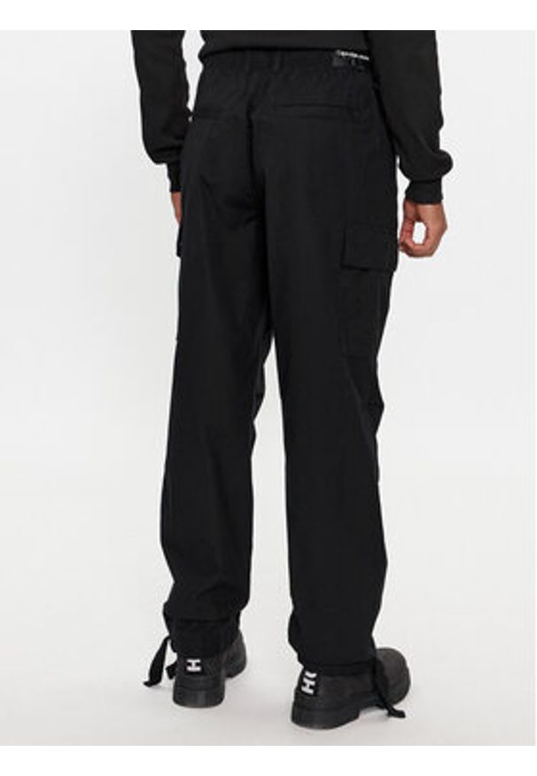 Calvin Klein Jeans Spodnie cargo Essential Regular Cargo Pant J30J324692 Czarny Regular Fit. Kolor: czarny. Materiał: bawełna