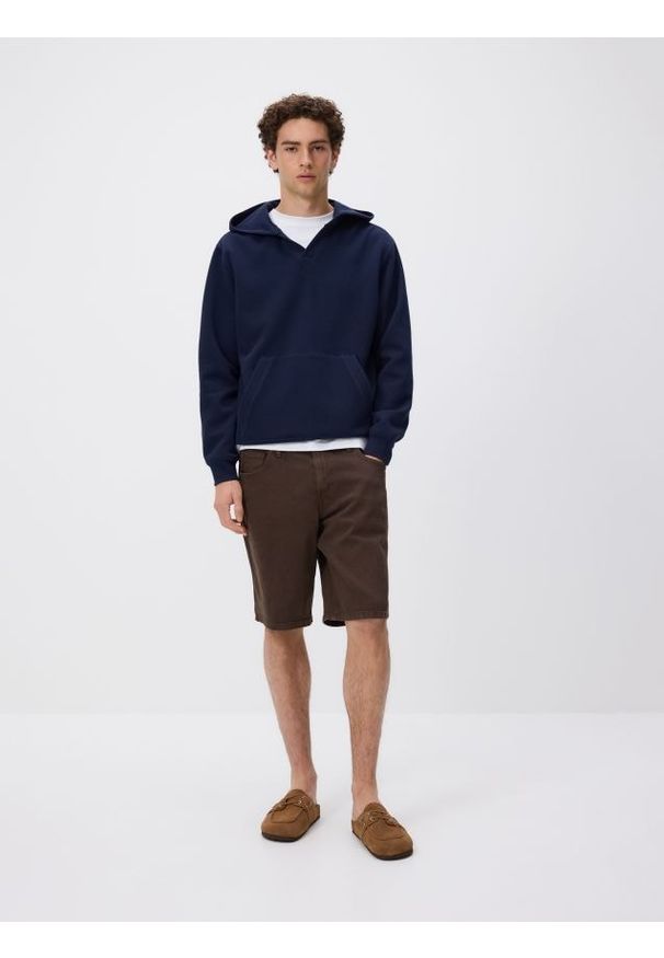 Reserved - Dzianinowa bluza z kapturem - granatowy. Typ kołnierza: kaptur. Kolor: niebieski. Materiał: dzianina