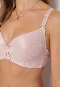 Renee - Różowy Biustonosz Full Cap Ozdobiony Koronką z Odpinanymi Ramiączkami Rillana. Kolor: różowy. Materiał: koronka. Rodzaj stanika: odpinane ramiączka. Wzór: koronka, aplikacja
