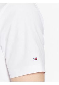 TOMMY HILFIGER - Tommy Hilfiger T-Shirt MW0MW32120 Biały Regular Fit. Kolor: biały. Materiał: bawełna