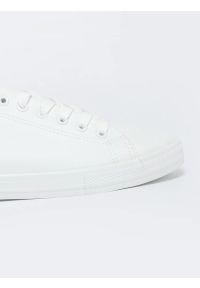 Big-Star - Trampki damskie białe JJ274311 101. Okazja: na co dzień. Nosek buta: okrągły. Zapięcie: sznurówki. Kolor: biały. Materiał: jeans. Wzór: gładki. Sezon: lato. Styl: casual, elegancki, klasyczny #3