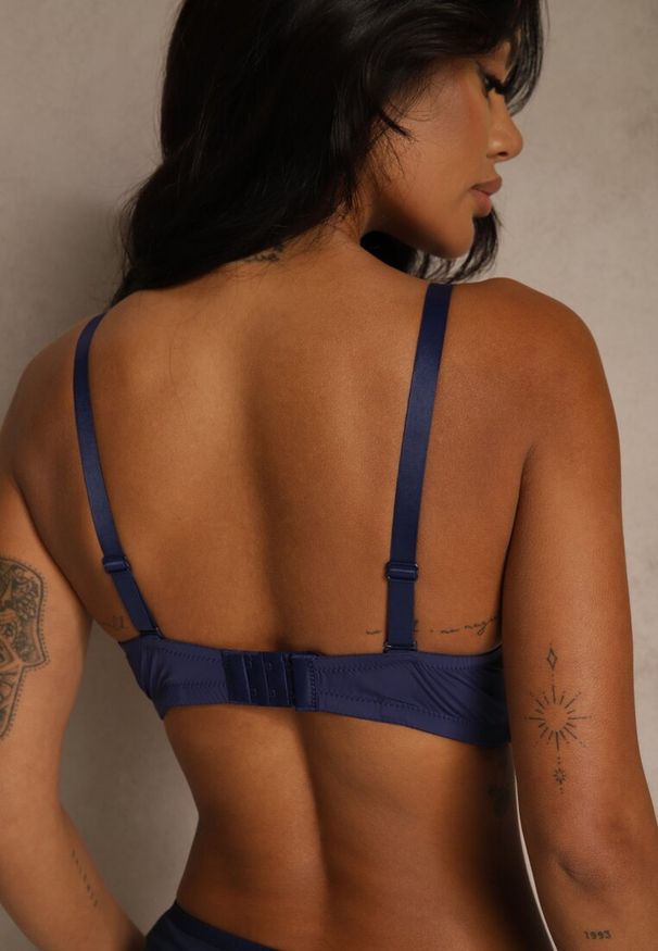 Renee - Granatowy Biustonosz z Koronką i Cyrkoniami Himelodia. Kolor: niebieski. Materiał: koronka. Wzór: koronka