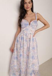 Born2be - Niebieska Romantyczna Sukienka o Rozkloszowanym Kroju na Ramiączkach w Kwiaty Isiresha. Okazja: na wesele, na co dzień, na randkę, na ślub cywilny. Kolor: niebieski. Materiał: poliester. Długość rękawa: na ramiączkach. Wzór: kwiaty. Sezon: lato. Typ sukienki: rozkloszowane, proste. Styl: casual, elegancki #7