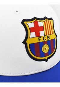 Czapka z daszkiem FC Barcelona Junior - oficjalna licencjonowana. Kolor: biały