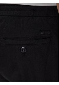 Guess Szorty materiałowe Mick M3GD02 WFBX3 Czarny Loose Fit. Kolor: czarny. Materiał: bawełna