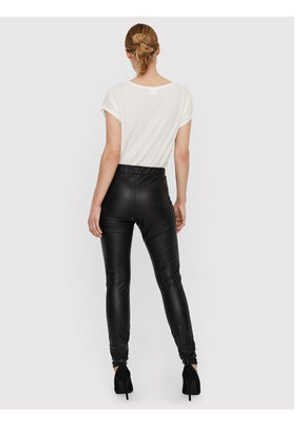 Vero Moda Spodnie z imitacji skóry 10257164 Czarny Skinny Fit. Kolor: czarny. Materiał: syntetyk