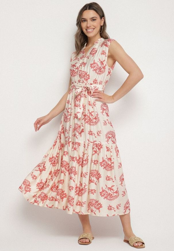 Born2be - Beżowo-Różowa Wiskozowa Sukienka w Abstrakcyjny Wzór z Paskiem Rinoriela. Okazja: na co dzień. Kolor: różowy. Materiał: wiskoza. Wzór: aplikacja. Typ sukienki: proste. Styl: casual, elegancki