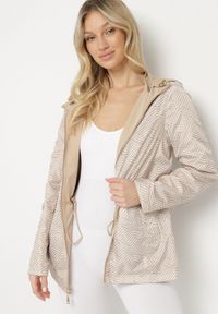 Born2be - Beżowa Kurtka Parka o Dwustronnym Fasonie z Odpinanym Kapturem Desanilia. Okazja: na co dzień, na spacer. Kolor: beżowy. Materiał: jeans. Styl: casual, elegancki #4