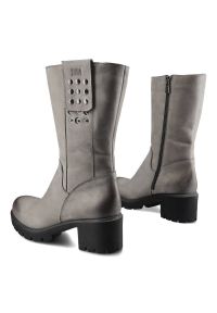 Szare Kozaki Simen Damskie Ocieplane Buty Zimowe. Okazja: na co dzień. Kolor: szary. Materiał: nubuk. Szerokość cholewki: normalna. Sezon: zima. Obcas: na obcasie. Styl: wizytowy, casual, elegancki. Wysokość obcasa: średni #5