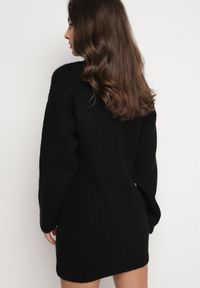 Born2be - Czarna Sweterkowa Sukienka z Pólgolfem Lompeka. Kolor: czarny. Materiał: dzianina. Długość rękawa: długi rękaw. Sezon: jesień, zima. Długość: mini #2