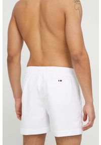 TOMMY HILFIGER - Tommy Hilfiger szorty kąpielowe kolor biały. Kolor: biały. Materiał: tkanina, poliester #4