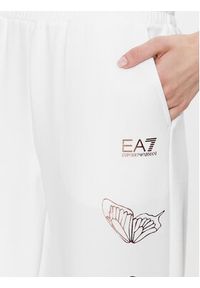EA7 Emporio Armani Spodnie dresowe 3RTP66 TJLQZ 1100 Biały Regular Fit. Kolor: biały. Materiał: dresówka, syntetyk #2