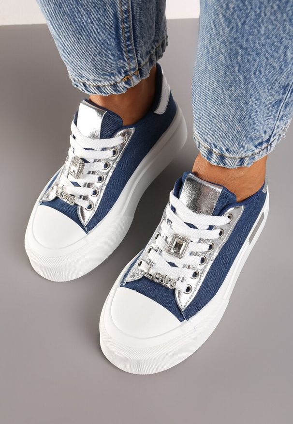 Born2be - Niebieskie Sneakersy na Grubej Podeszwie z Metalicznymi Wstawkami i Cyrkoniami Himaria. Zapięcie: sznurówki. Kolor: niebieski. Materiał: jeans, jedwab