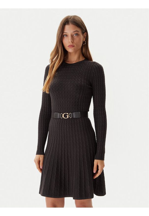 Guess Sukienka dzianinowa W5BK68 Z2YJ2 Brązowy Slim Fit. Kolor: brązowy. Materiał: syntetyk