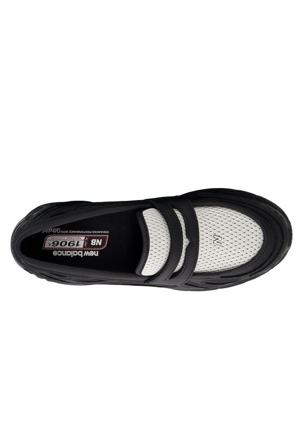 Buty unisex New Balance U19068G9 – czarne. Okazja: na spacer, na spotkanie biznesowe, na co dzień. Zapięcie: bez zapięcia. Kolor: czarny. Materiał: jeans, skóra. Szerokość cholewki: normalna. Sezon: lato. Sport: turystyka piesza