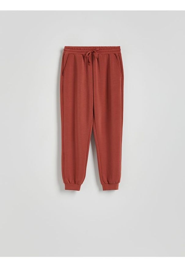Reserved - Dresowe spodnie jogger z modalem - miedziany. Kolor: brązowy. Materiał: dresówka