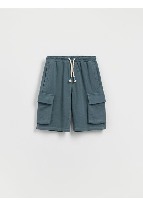 Reserved - Szorty cargo - zielony. Kolor: zielony. Materiał: dzianina, bawełna