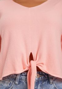 Renee - Różowy Sweter Serrulla. Kolor: różowy. Materiał: wiskoza. Długość rękawa: długi rękaw. Długość: krótkie. Wzór: gładki. Styl: klasyczny