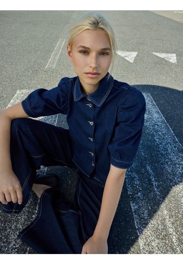 Reserved - Jeansy wide leg - granatowy. Kolor: niebieski