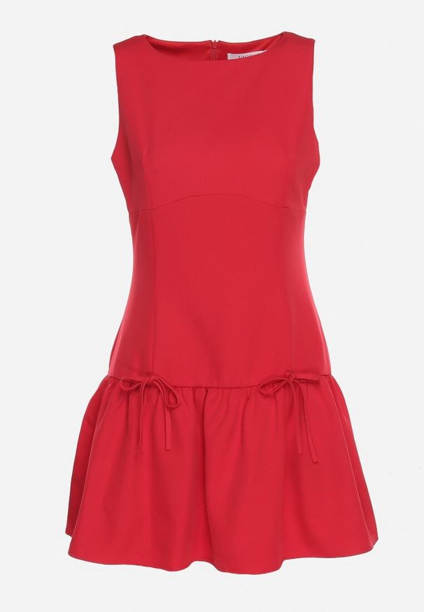 Born2be - Czerwona Rozkloszowana Sukienka Vices Bez Rękawów z Obniżonym Stanem i Kokardkami Folinesa. Okazja: na co dzień. Typ kołnierza: kokarda. Kolor: czerwony. Długość rękawa: bez rękawów. Styl: klasyczny, casual, elegancki