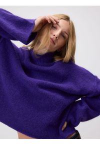 Reserved - Sweter z golfem - fioletowy. Typ kołnierza: golf. Kolor: fioletowy. Materiał: dzianina, wełna