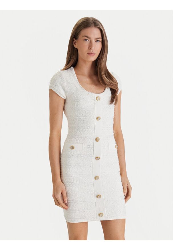 Marciano Guess Sukienka dzianinowa 6RGK48 5852Z Biały Regular Fit. Kolor: biały. Materiał: syntetyk