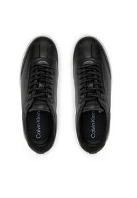 Calvin Klein Sneakersy HW0HW02400 Czarny. Kolor: czarny. Materiał: skóra