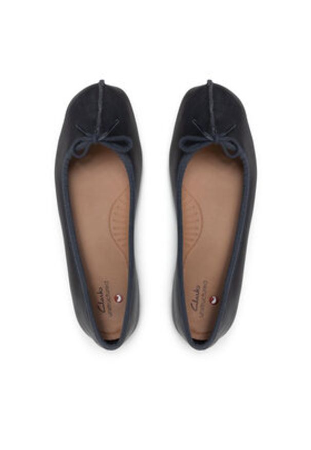 Clarks Baleriny Freckle Ice 203529324 Granatowy. Kolor: niebieski. Materiał: skóra