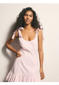 Reserved - Sukienka z wiązaniami przy ramionach - pastelowy róż. Kolor: różowy. Materiał: dzianina. Typ sukienki: proste #1