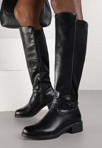 Renee - Czarne Kozaki Typu Oficerki z Klamrą na Pasku Esillea. Okazja: na co dzień. Zapięcie: klamry. Kolor: czarny. Materiał: jeans. Sezon: jesień. Styl: casual