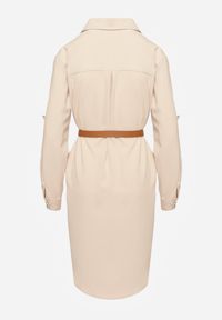 Renee - Beżowa Koszulowa Sukienka Ozdobiona Paskiem i Rękawem z Regulacją Esaviona. Okazja: na co dzień. Kolor: beżowy. Materiał: jeans. Wzór: aplikacja. Typ sukienki: koszulowe. Styl: casual, elegancki #5