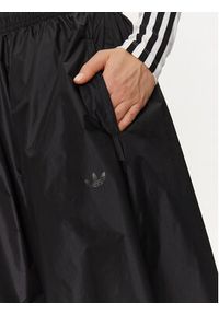 Adidas - adidas Spódnica trapezowa Premium Essentials JD4794 Czarny Loose Fit. Kolor: czarny. Materiał: syntetyk