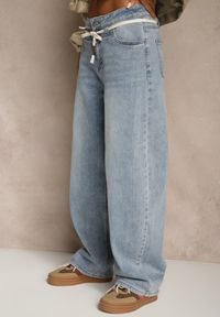 Renee - Niebieskie Jeansy Balloon Regular Waist z Ozdobnym Wiązaniem Daemora. Kolor: niebieski. Styl: klasyczny #4