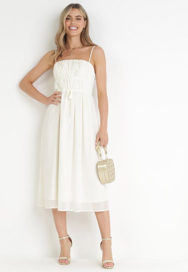 Born2be - Beżowa Rozkloszowana Sukienka Midi na Cienkich Ramiączkach z Wiązaniem w Talii Tessonne. Kolor: beżowy. Długość rękawa: na ramiączkach. Długość: midi