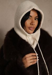 Renee - Beżowa Czapka Balaclava z Wełną i Ściągaczami Linobra. Kolor: beżowy. Materiał: wełna #1