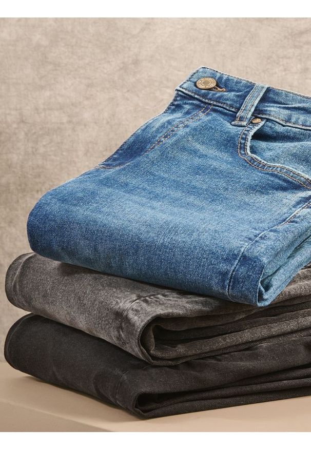 Reserved - Jeansy slim z dłuższą nogawką - szary. Kolor: szary. Długość: długie