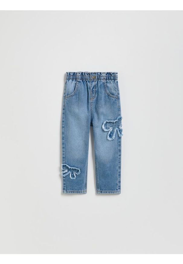 Reserved - Jeansy paperbag z aplikacją - niebieski. Kolor: niebieski. Materiał: jeans. Wzór: aplikacja