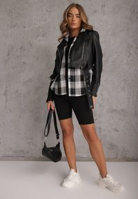 Renee - Czarny Bawełniany T-shirt Ozdobiony po Bokach Rozcięciami Brinelle. Kolor: czarny. Materiał: bawełna. Wzór: aplikacja. Sezon: lato. Styl: sportowy, elegancki #3