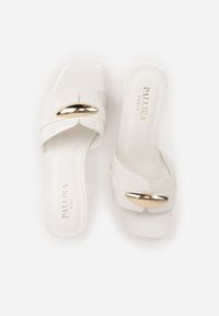 Born2be - Białe Eleganckie Klapki na Słupku z Metaliczną Podłużną Aplikacją Hypsobe. Okazja: na co dzień. Kolor: biały. Materiał: jeans, koronka. Wzór: aplikacja. Obcas: na słupku. Styl: elegancki #3