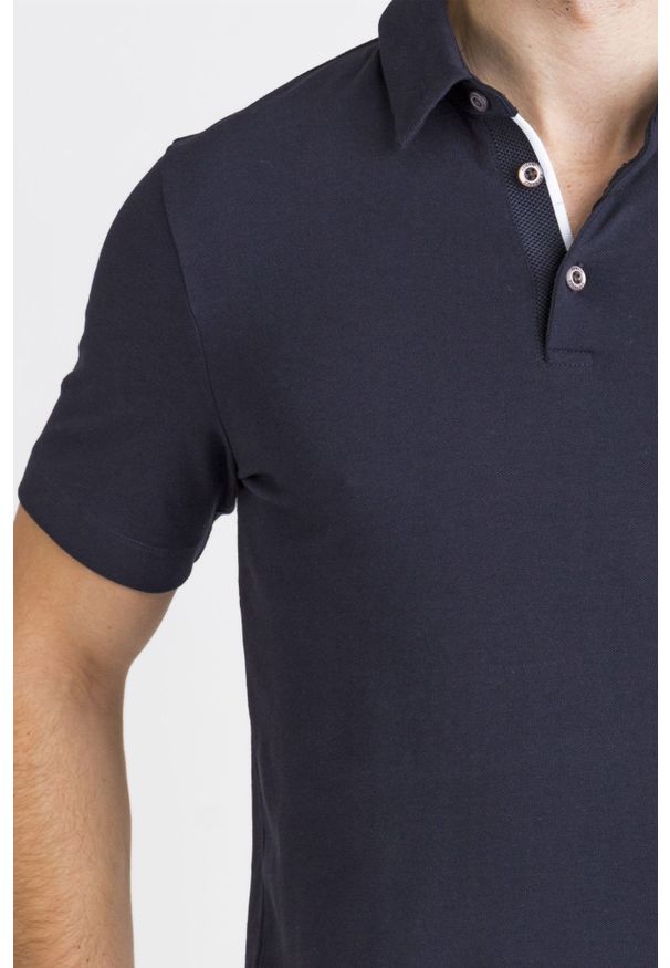 POLO Armani Exchange. Typ kołnierza: polo. Wzór: nadruk, jednolity. Styl: sportowy