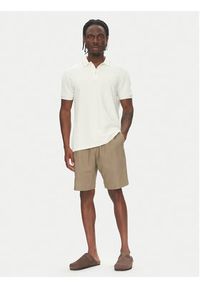 Emporio Armani Szorty materiałowe EM000681 AF12356 U6189 Brązowy Regular Fit. Kolor: brązowy. Materiał: len #5