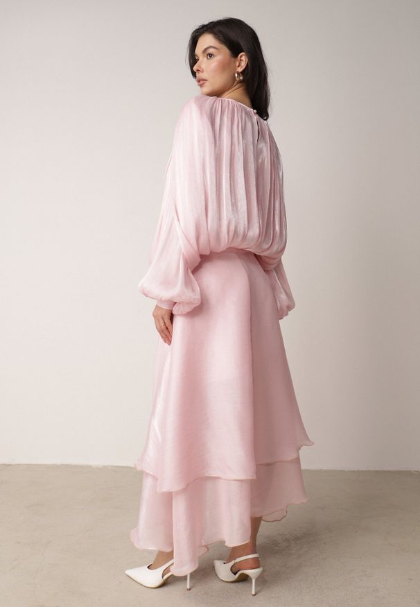 Born2be - Różowa Szyfonowa Sukienka Koktajlowa o Rozkloszowanym Kroju Thagune. Okazja: na randkę. Kolor: różowy. Materiał: szyfon. Styl: wizytowy