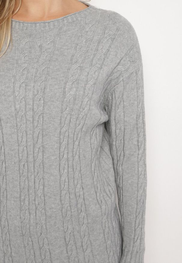 Born2be - Szary Sweter z Wiskozą i Bawełną Ozdobiony Tłoczeniem Vianira. Okazja: na co dzień. Kolor: szary. Materiał: bawełna, wiskoza. Wzór: aplikacja. Styl: casual, elegancki