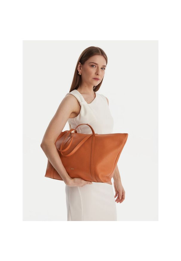 Torebka Coccinelle. Kolor: brązowy